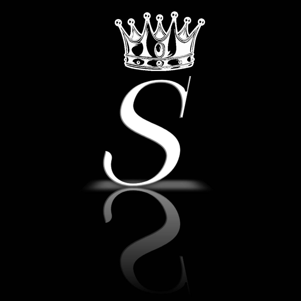 S Letter Silver Crown Wallpaper