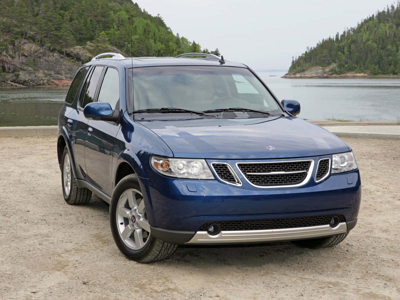 Saab 9-7x - A Blend Of Luxury And Performance Wallpaper