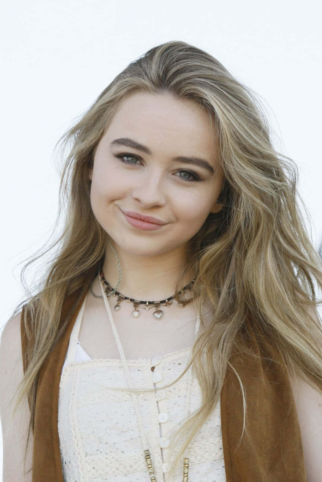 Sabrina Carpenter Smiling Portrait Wallpaper