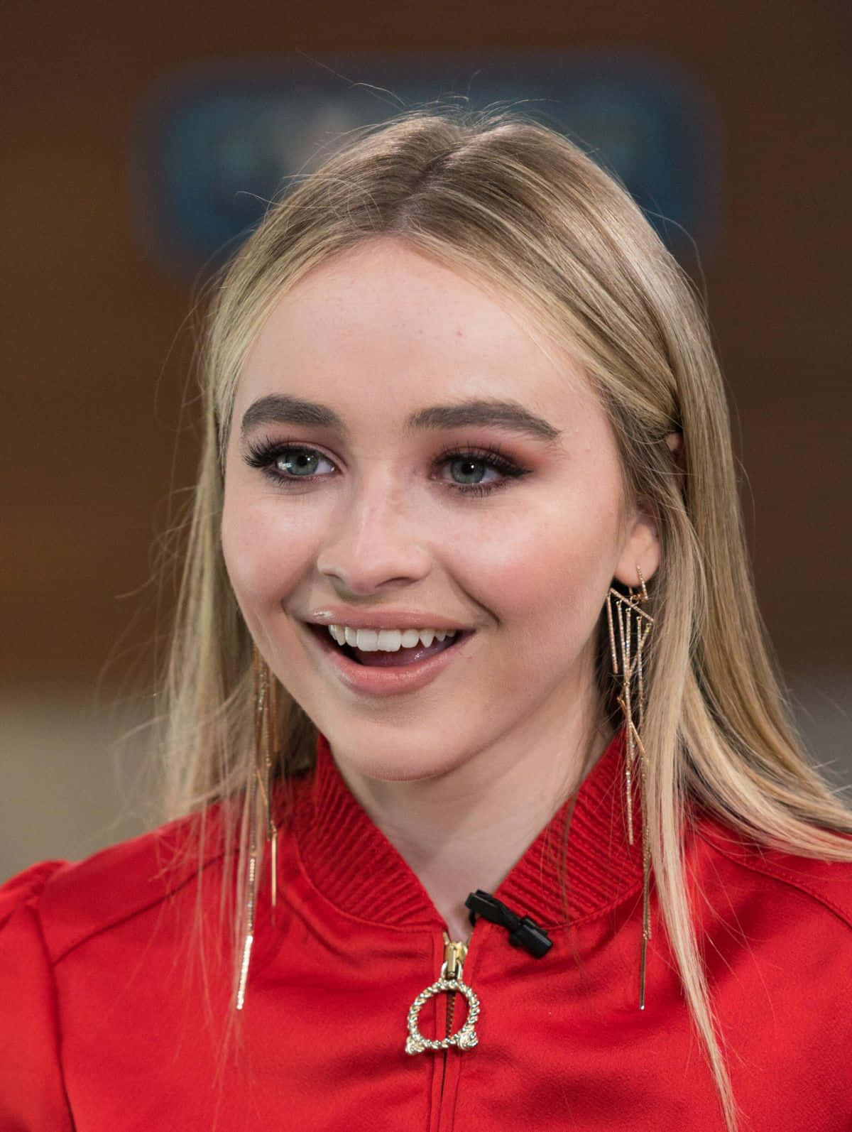 Sabrina Carpenter Smiling Portrait Wallpaper