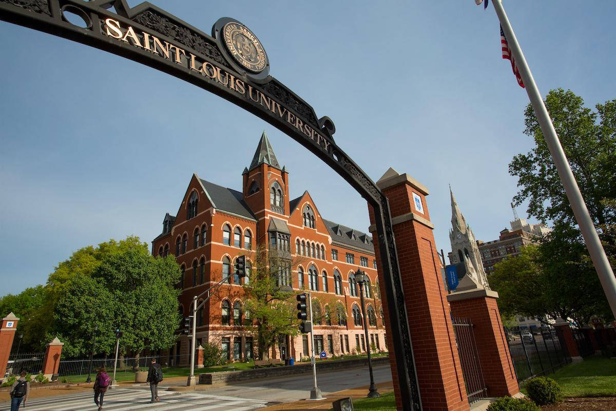 Saint Louis University Buildings And Arch Wallpaper