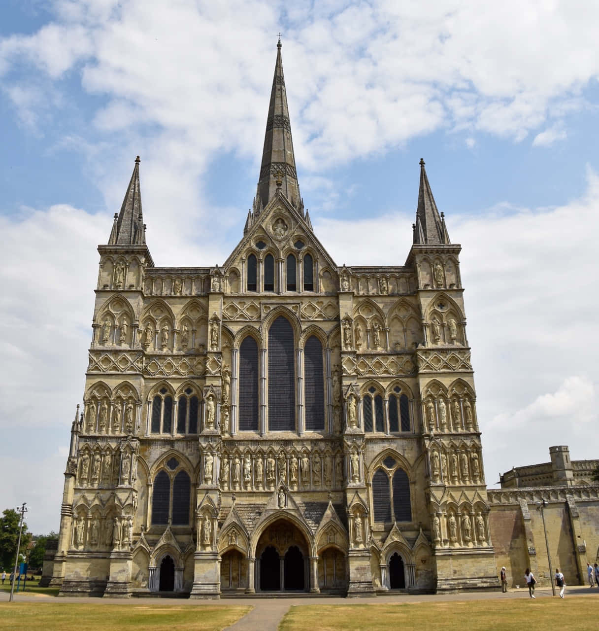 Salisbury Cathedral Exterior Wallpaper