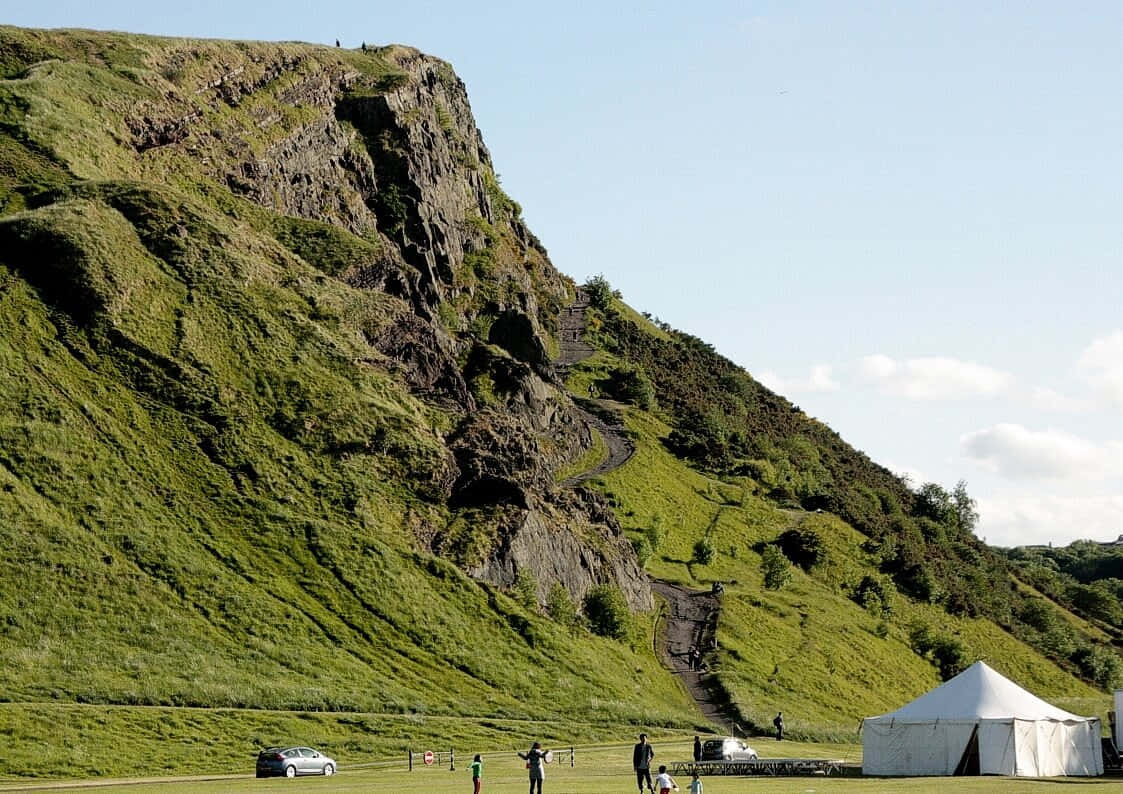 Salisbury Crags Edinburgh Park View Wallpaper