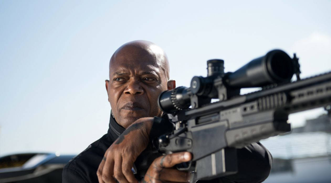 Samuel L Jackson Aiming A Sniper Rifle Wallpaper