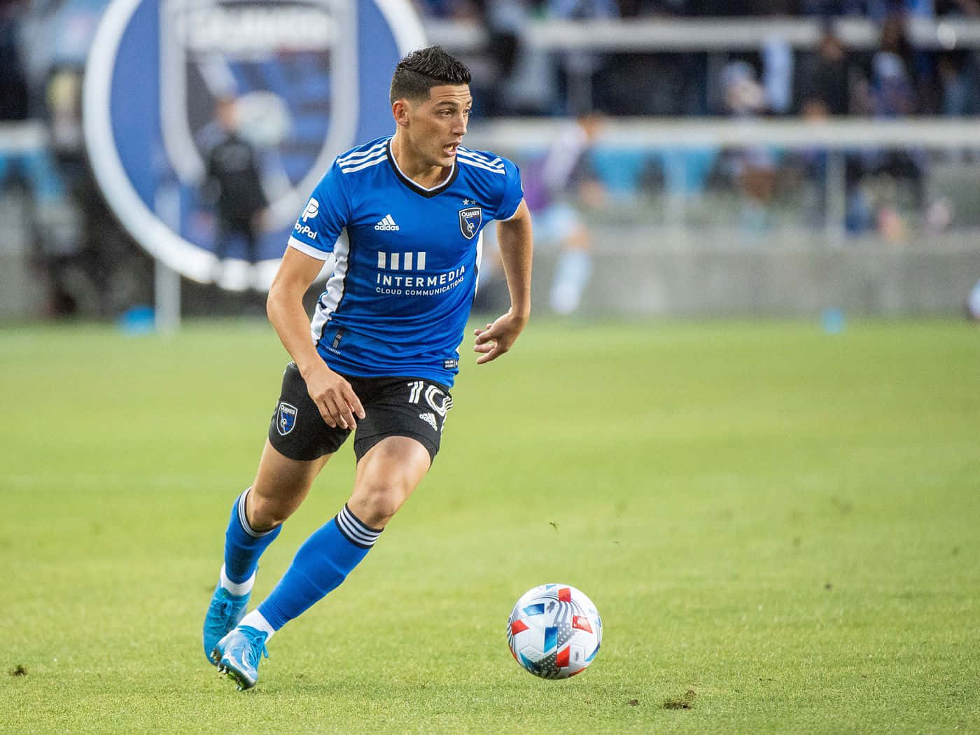 San Jose Earthquakes Footballer Cristian Espinoza Dribbling The Ball Wallpaper