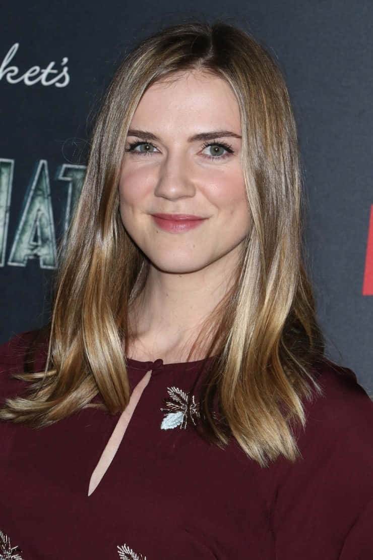 Sara Canning Red Carpet Look Wallpaper