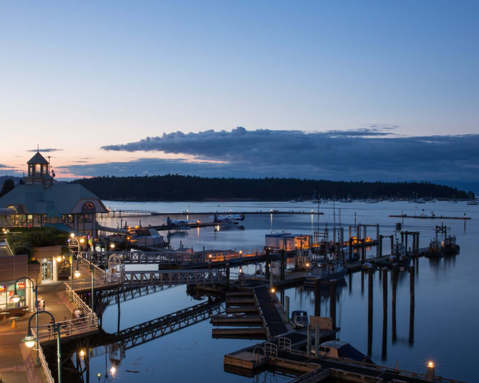 Scenic Coastline Of Nanaimo, British Columbia, At Sunset. Wallpaper