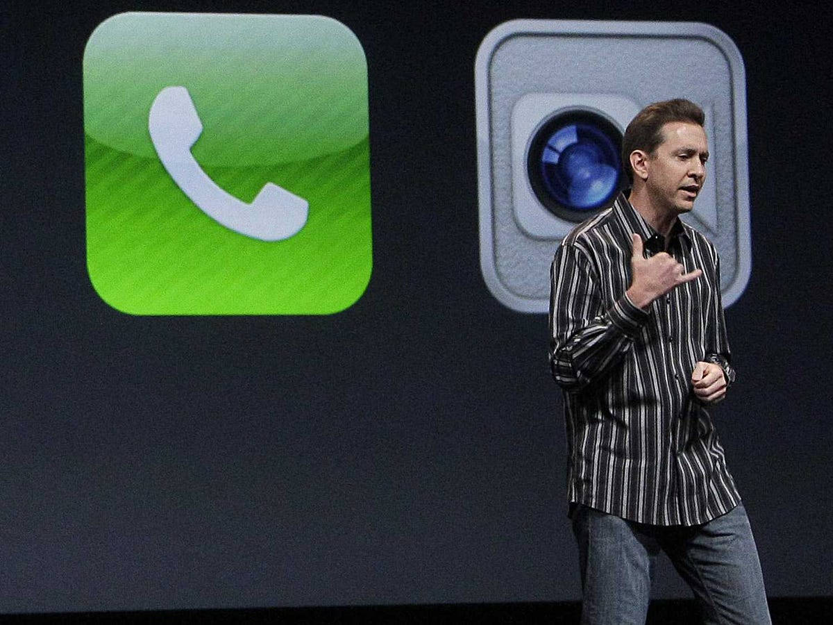 Scott Forstall Presenting For Iphone Wallpaper