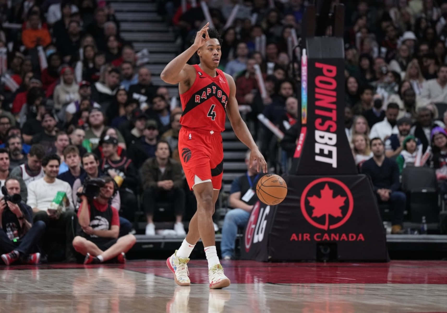 Scottie Barnes Toronto Raptors Game Action Wallpaper