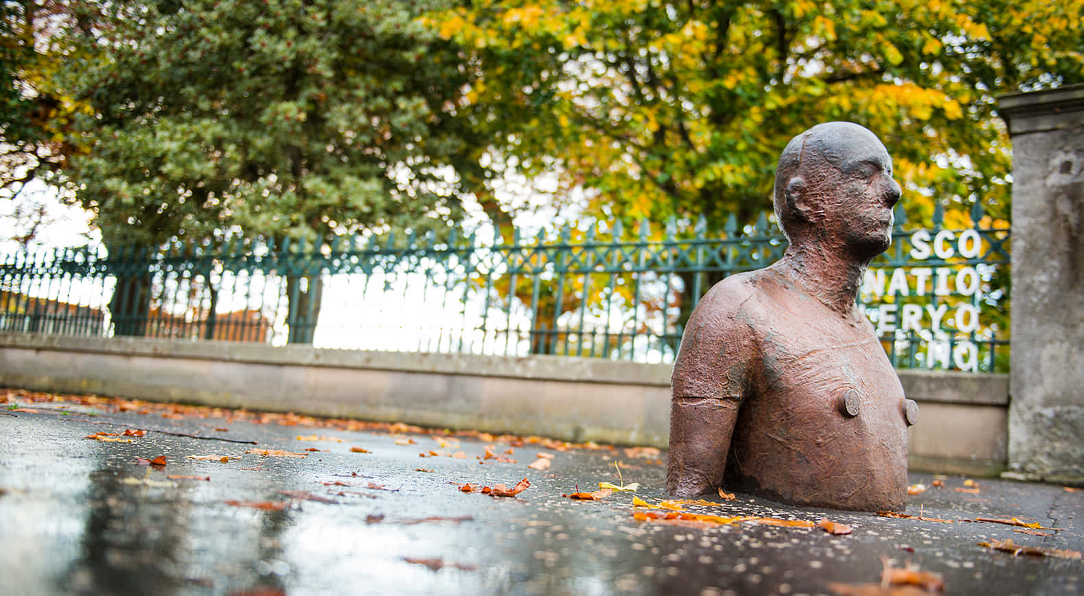 Sculpture Outside Scottish National Gallery Modern Art Wallpaper