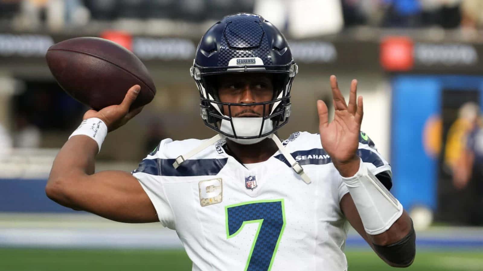 Seahawks Quarterback Geno Smith Preparing Pass Wallpaper