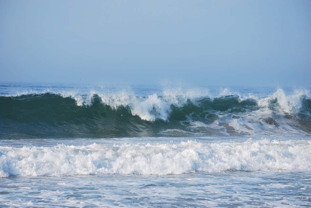 Serene Beach Waves At Sunset Wallpaper