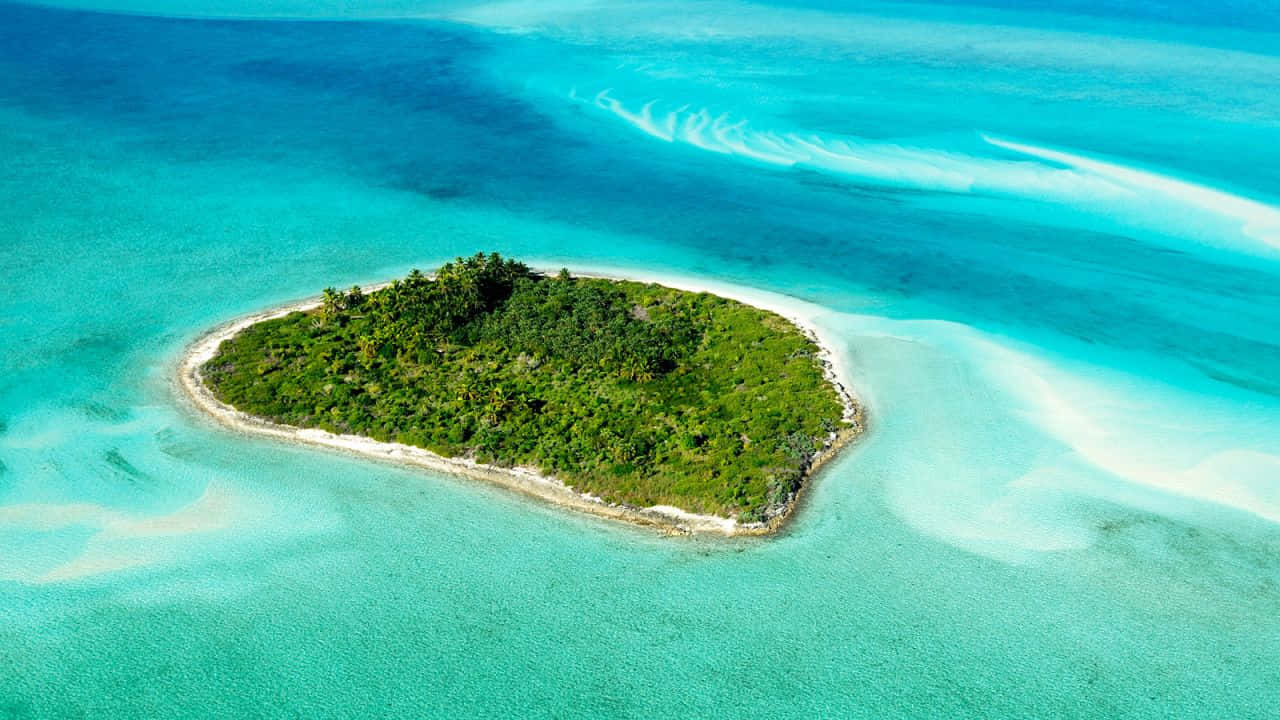 Serene Beachscape In The Bahamas Island Wallpaper