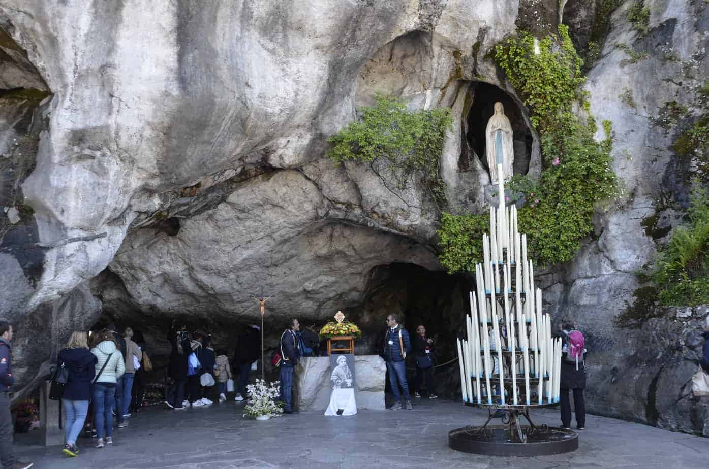 Serene Evening At The Lourdes Sanctuary Wallpaper