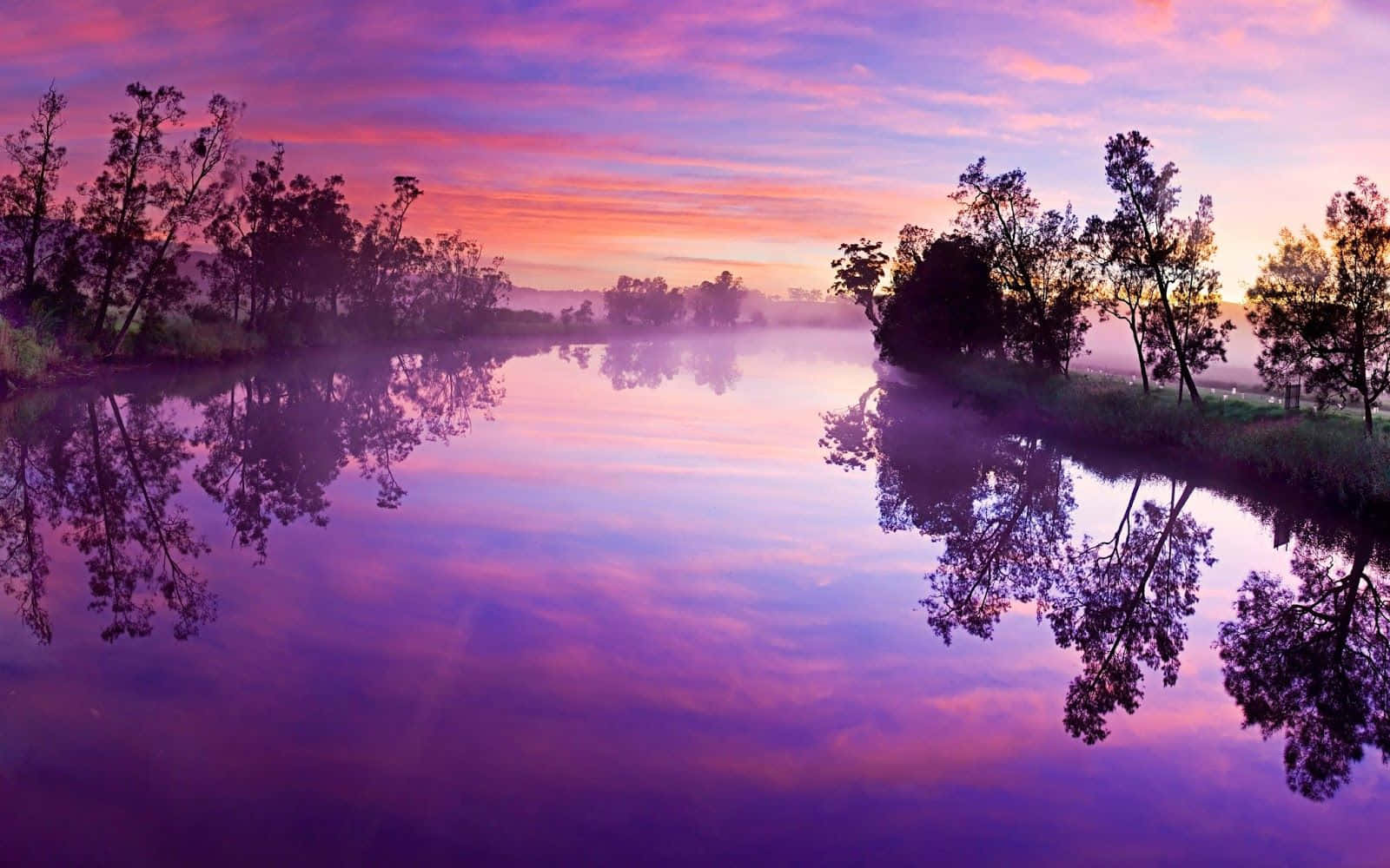 Serene Lakeside Mountain Landscape Wallpaper