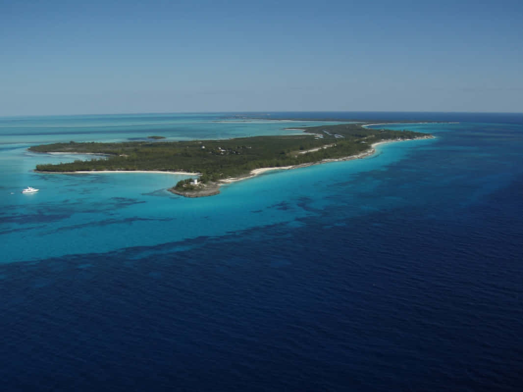 Serene Ocean Views At Bahamas Island Wallpaper