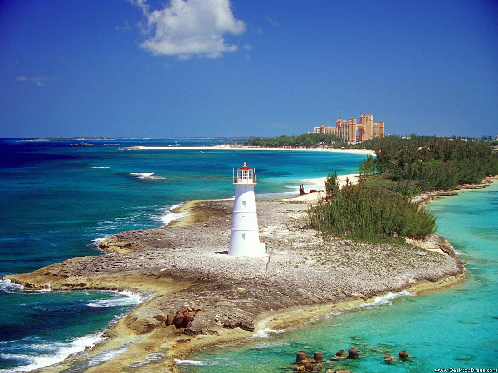 Serenity At Bahamas Beach Wallpaper