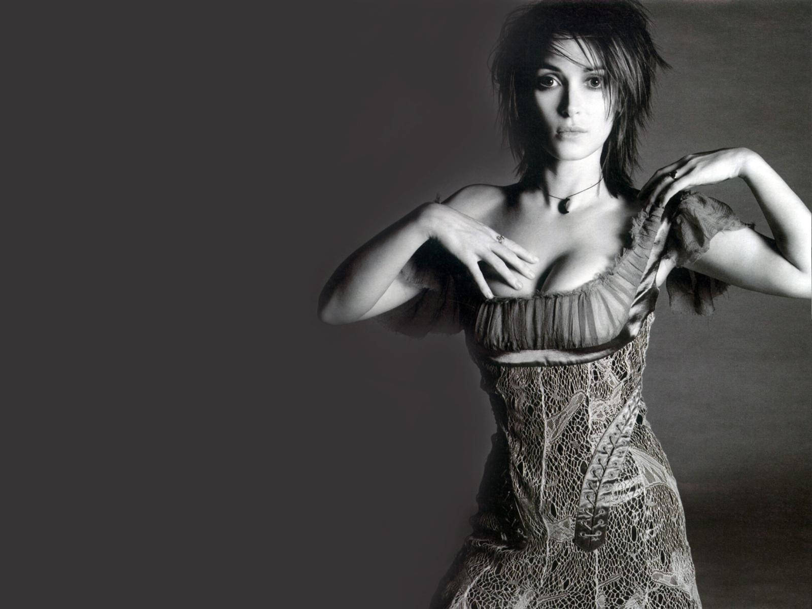 Sexy Winona Ryder Wallpaper