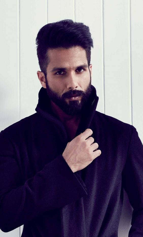 Shahid Kapoor In Black Jacket Wallpaper