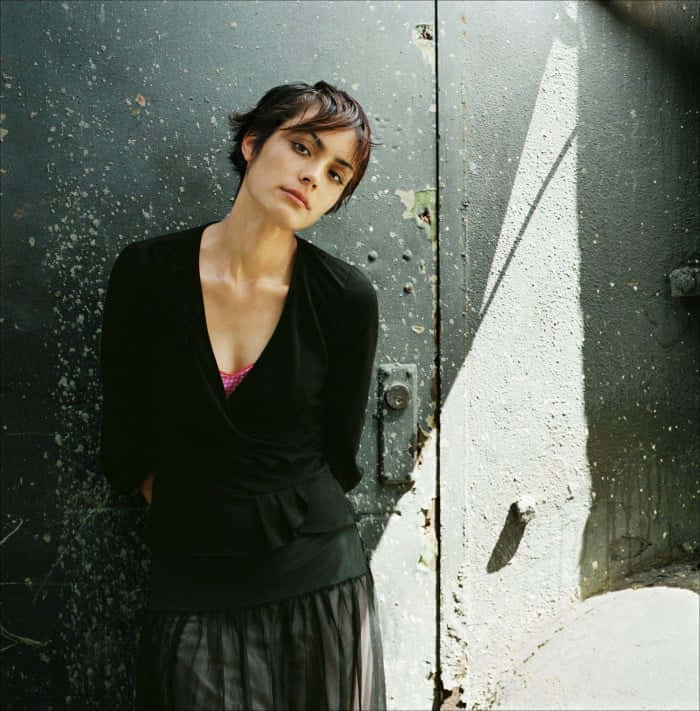 Shannyn Sossamon - A Unique Beauty Wallpaper