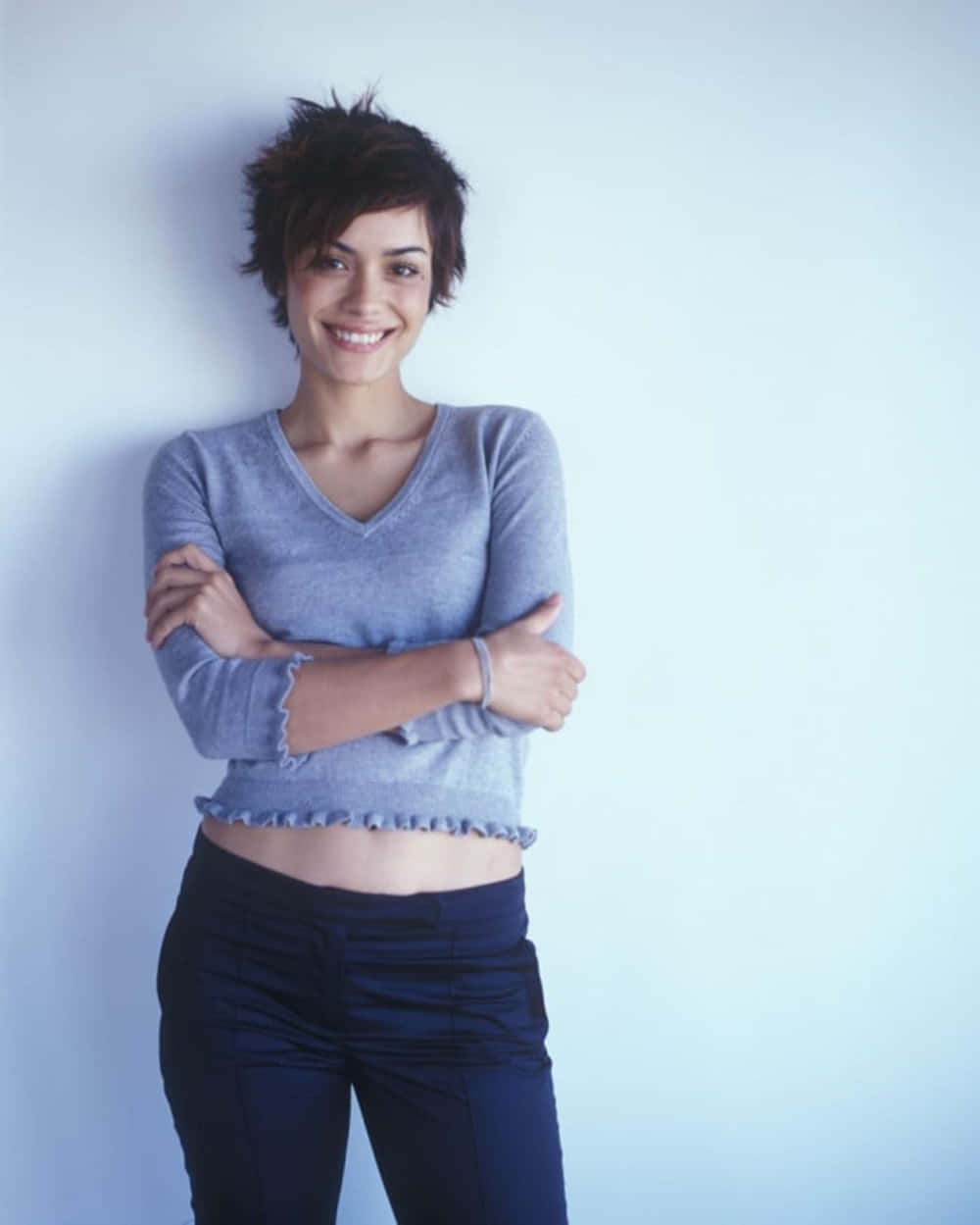 Shannyn Sossamon Pose In Stylish Attire Wallpaper