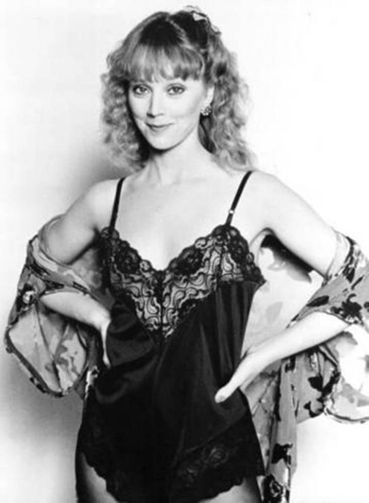 Shelley Long Night Shift Promotional Photoshoot Wallpaper