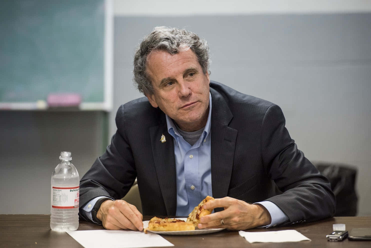 Sherrod Brown Eating Pizza Wallpaper