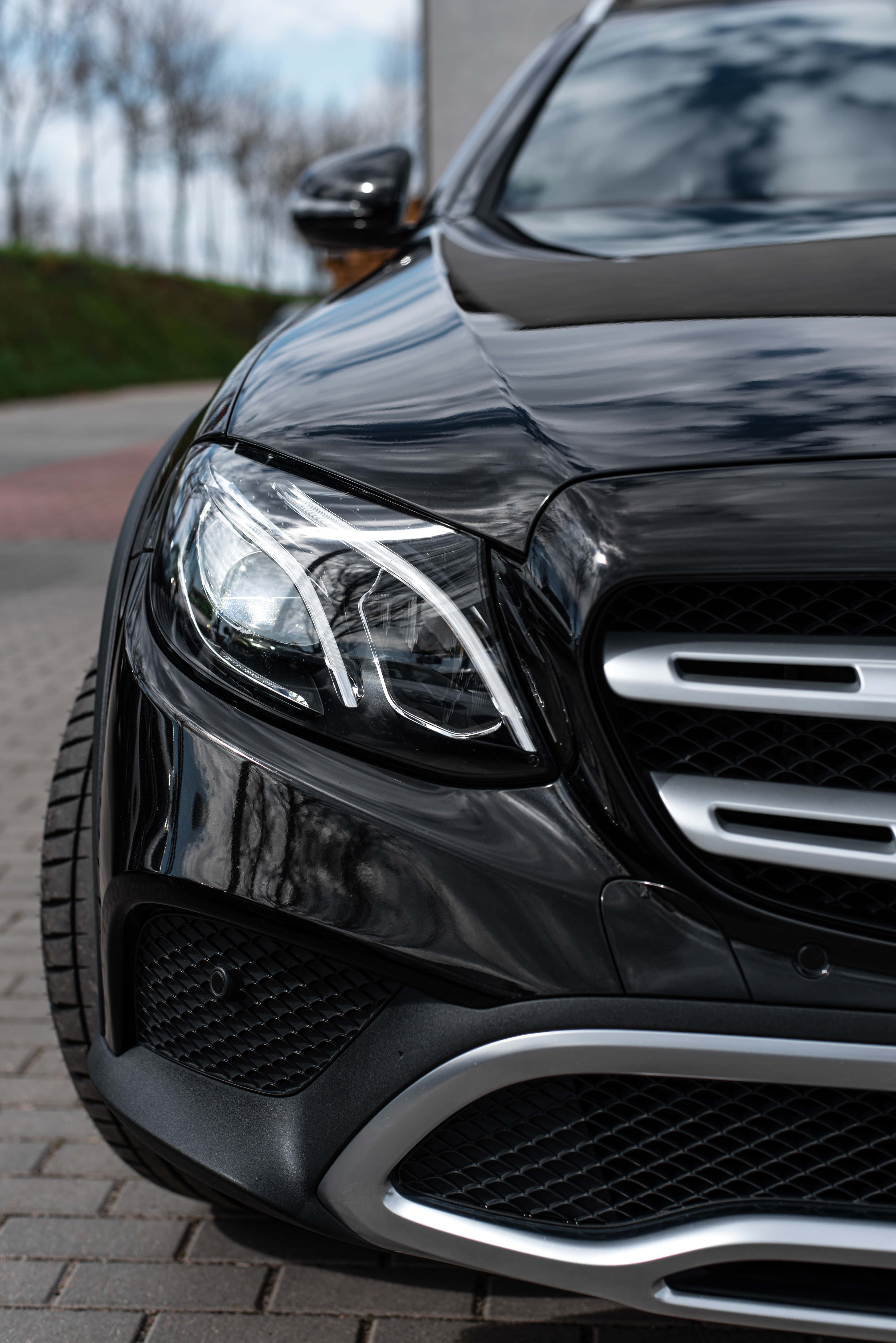 Shiny Black Mercedes Benz Clase E Wallpaper