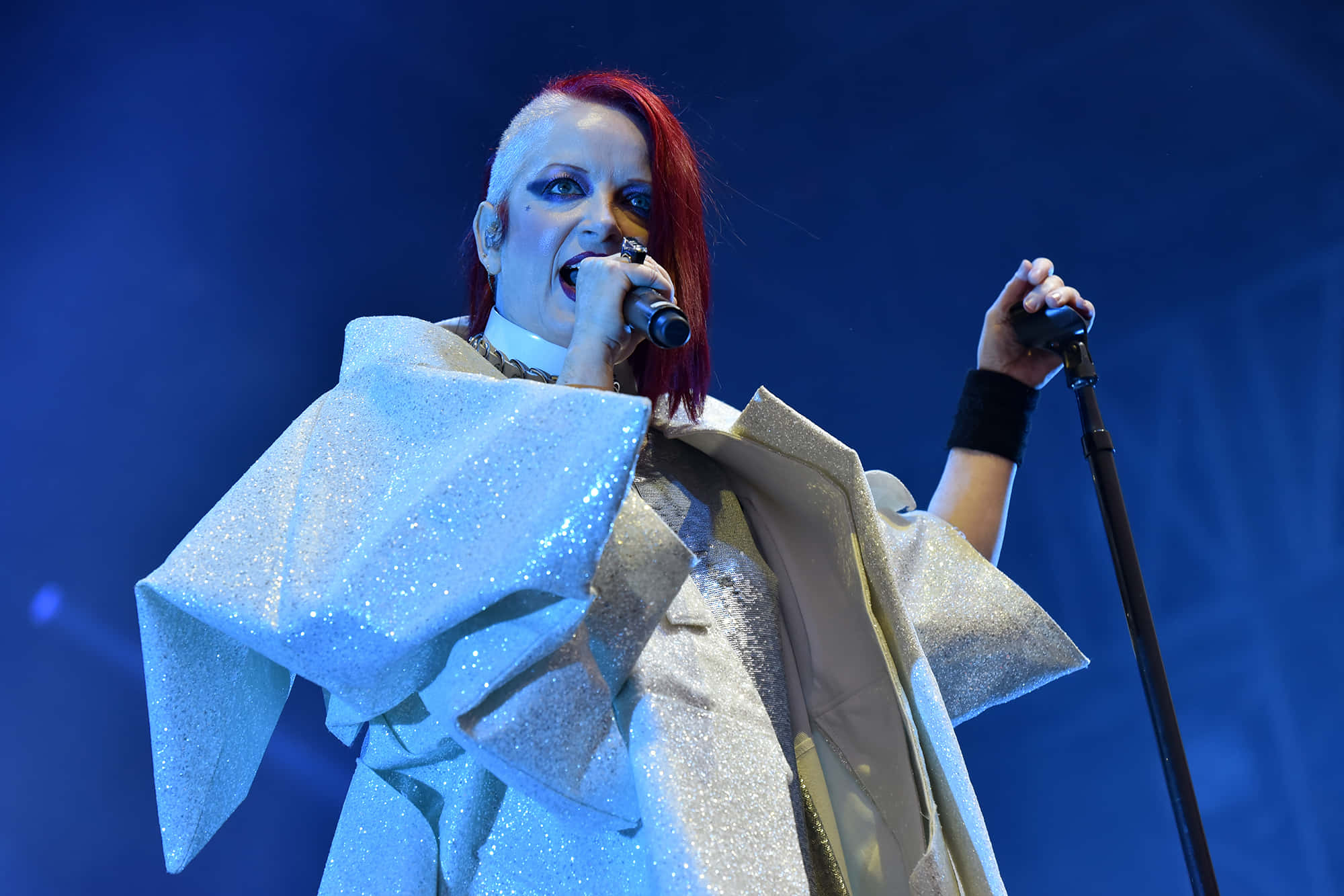 Shirley Manson In A Radiant Spotlight Wallpaper