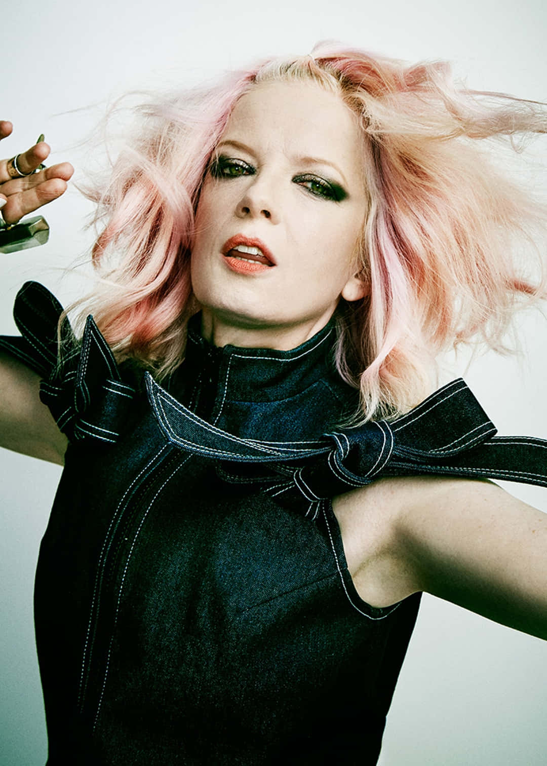 Shirley Manson Pink Hair Portrait Wallpaper