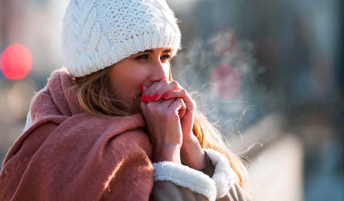 Shivering Woman Looking Ahead [wallpaper] Wallpaper