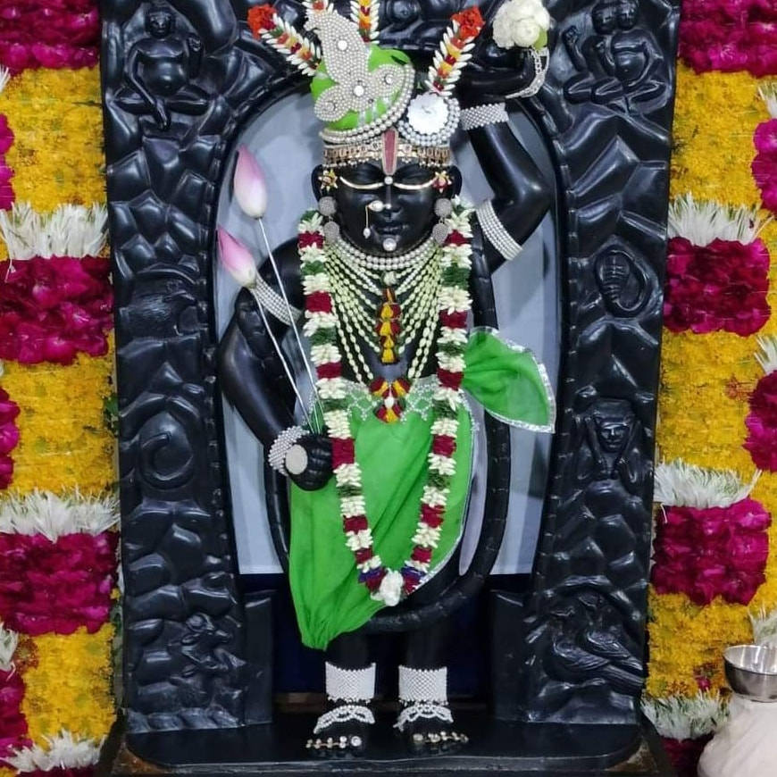 Shrinathji Black Statue Wallpaper