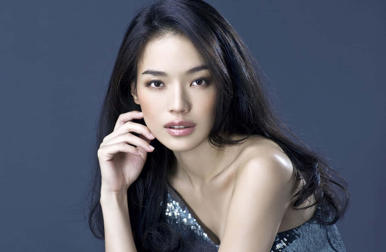 Shu Qi - Graceful Beauty In A Natural Setting Wallpaper