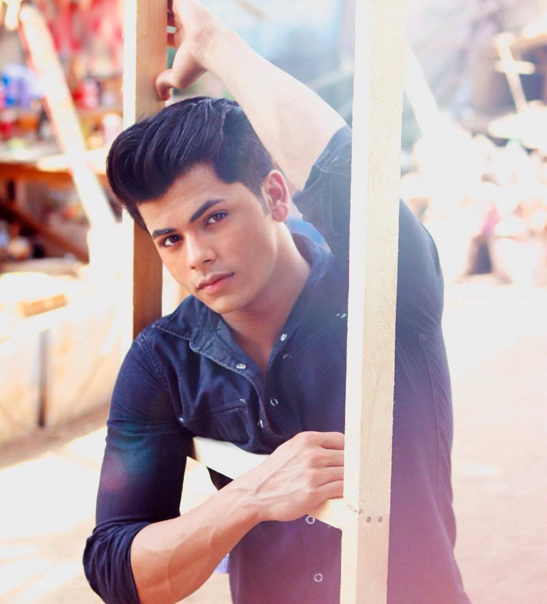 Siddharth Nigam On Ladder Wallpaper