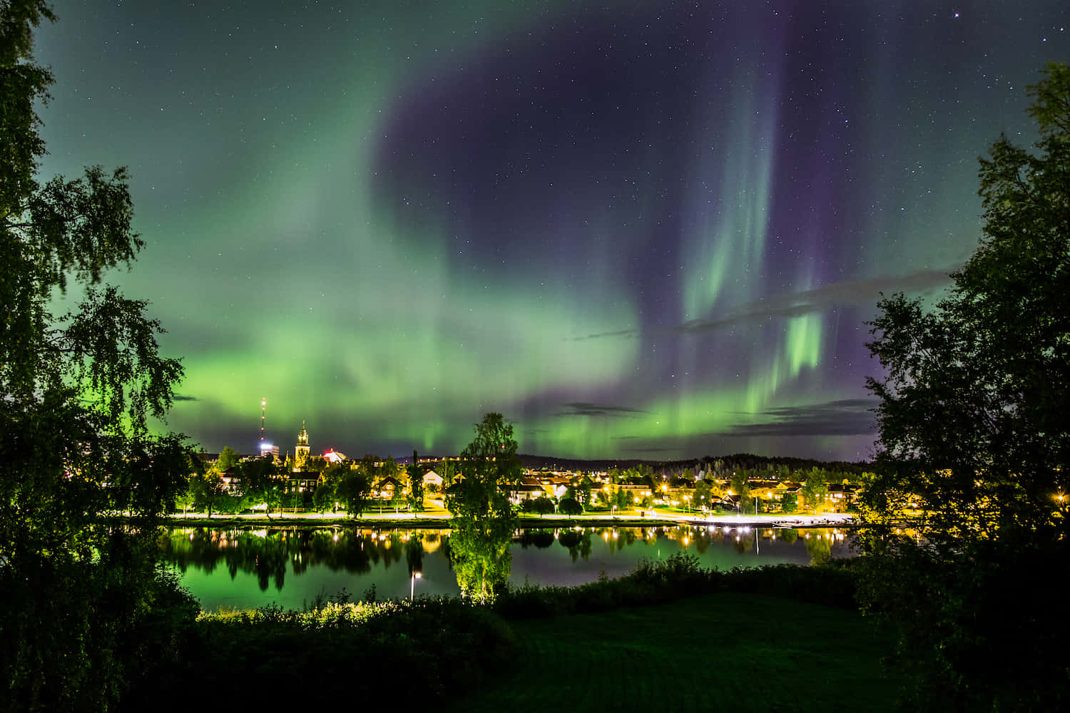 Skelleftea Aurora Borealis Over Lake Wallpaper