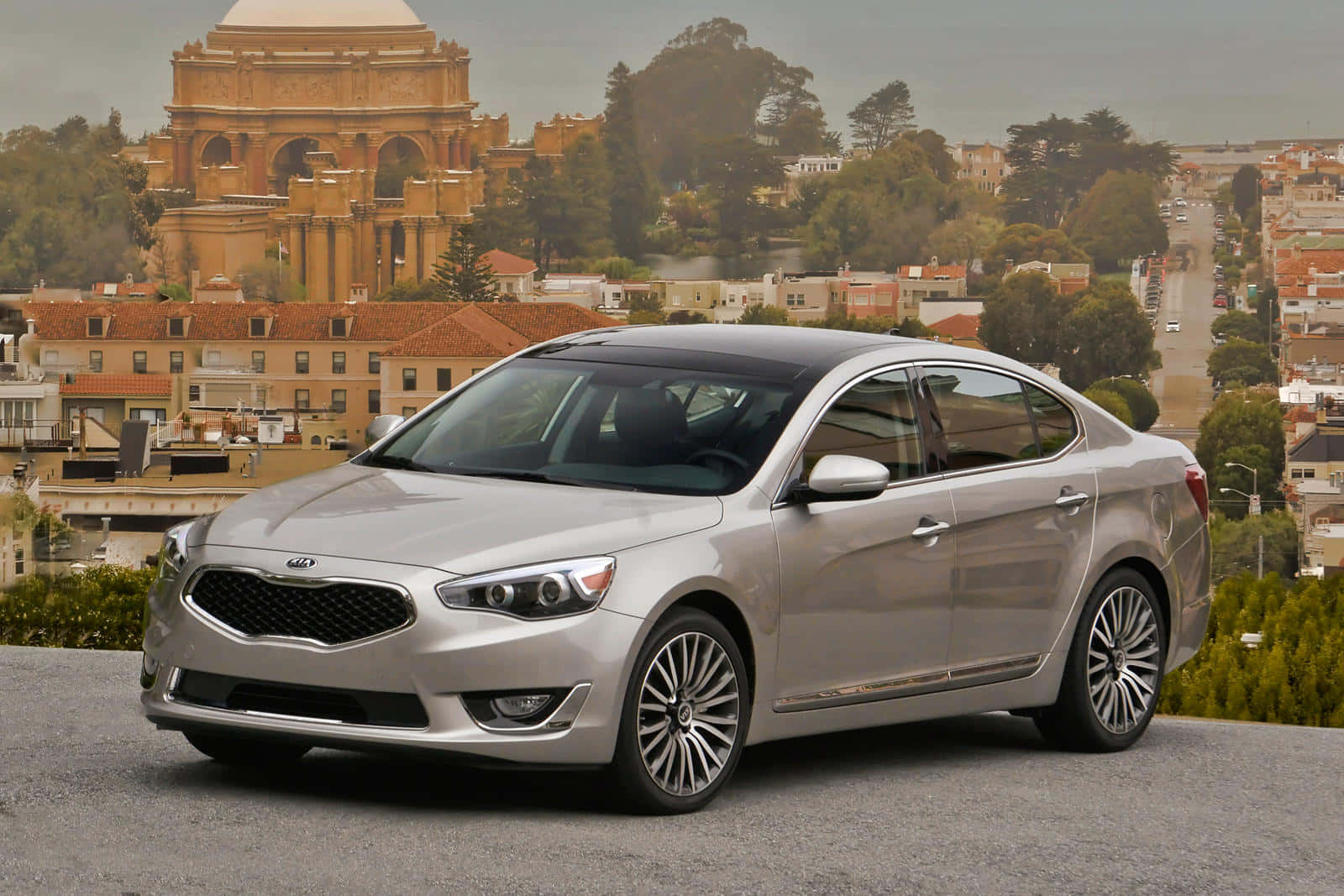 Sleek And Luxurious 2021 Kia Cadenza In A Striking Outdoor Setting Wallpaper