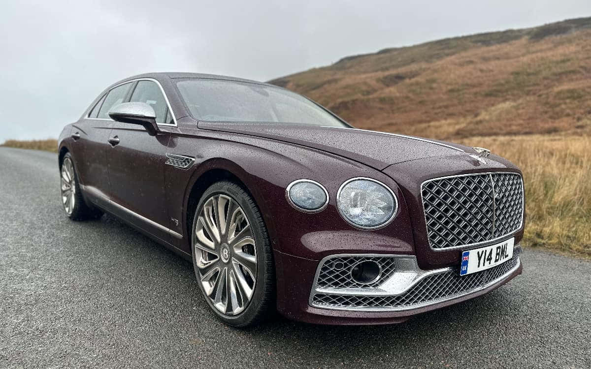 Sleek And Luxurious Bentley Flying Spur Wallpaper