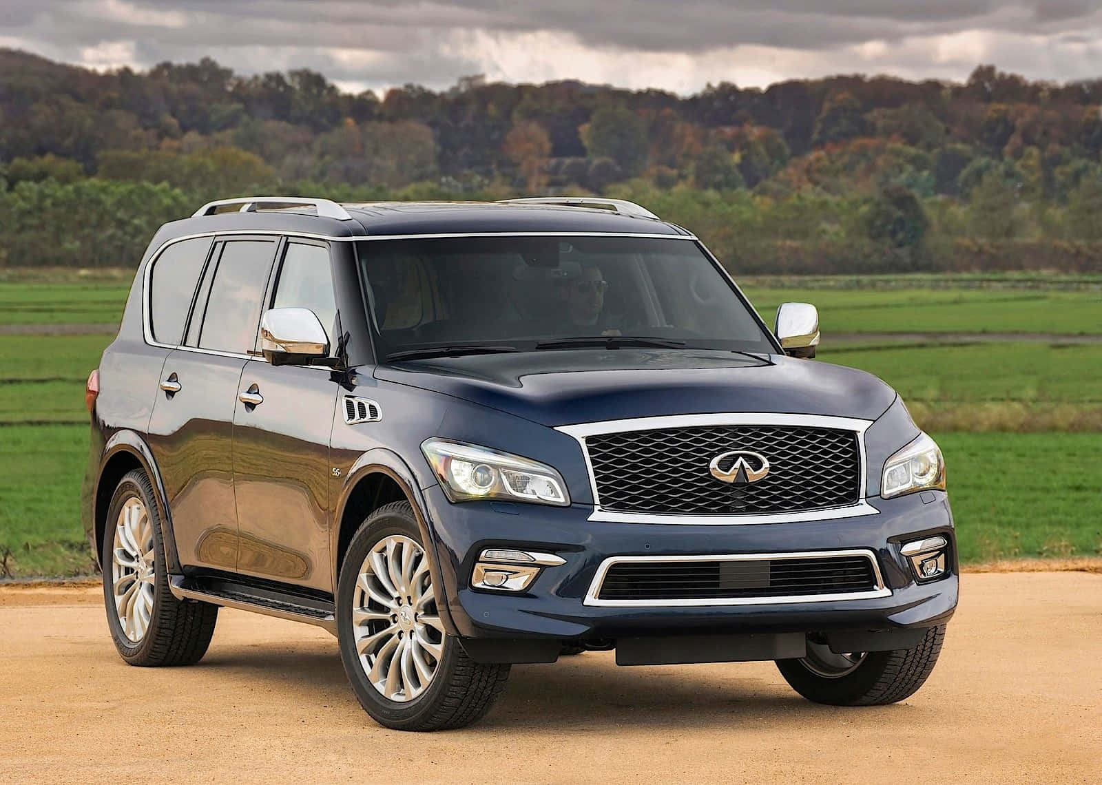 Sleek And Powerful Infiniti Qx80 Suv Wallpaper