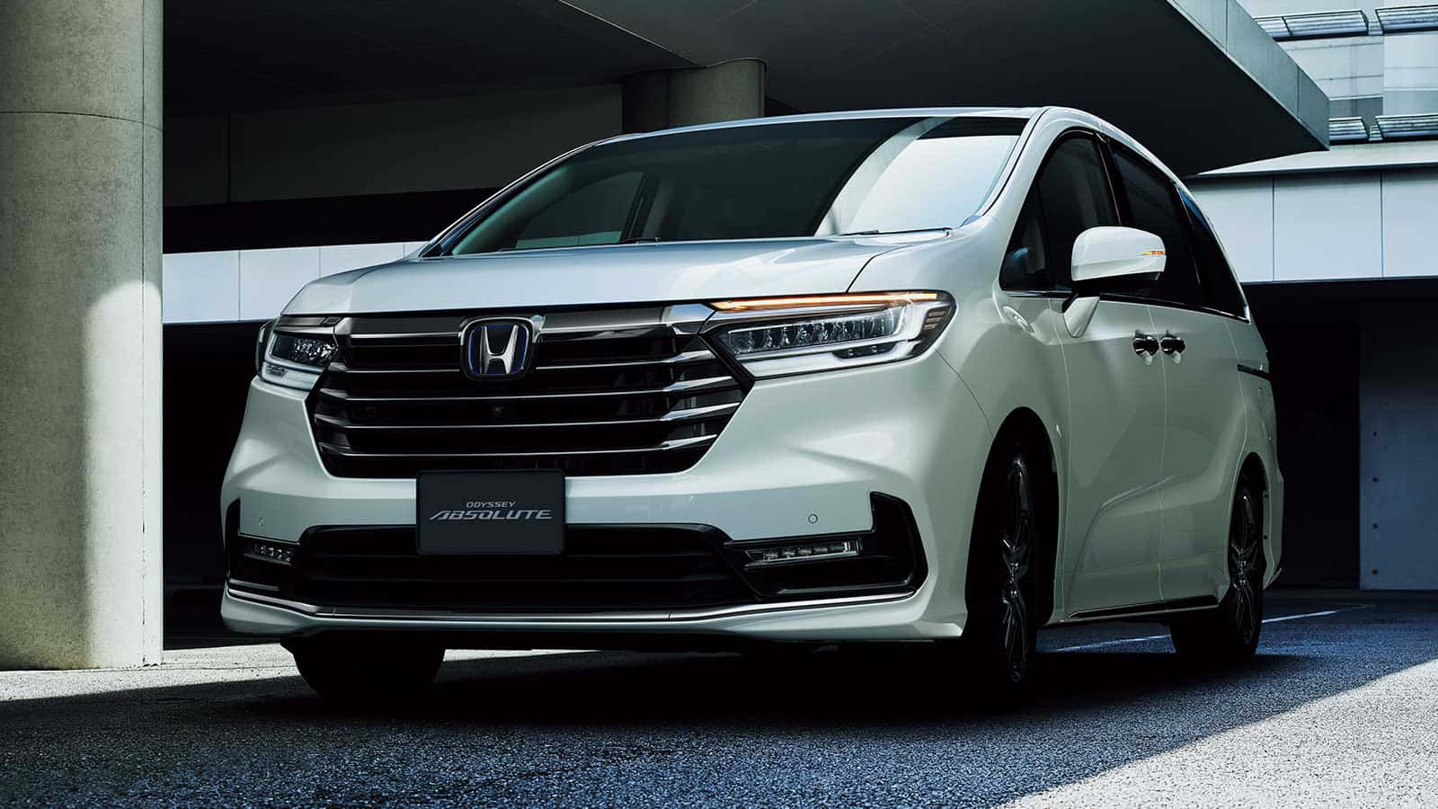 Sleek And Spacious Honda Odyssey In Pristine Condition Wallpaper