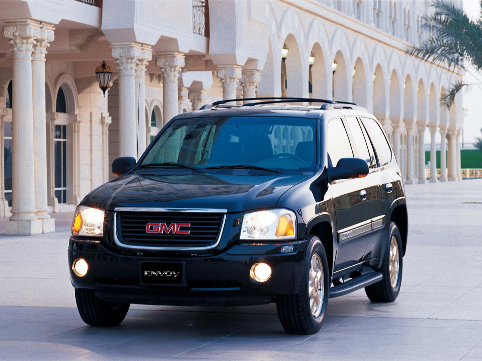 Sleek And Stylish Gmc Envoy Suv Wallpaper