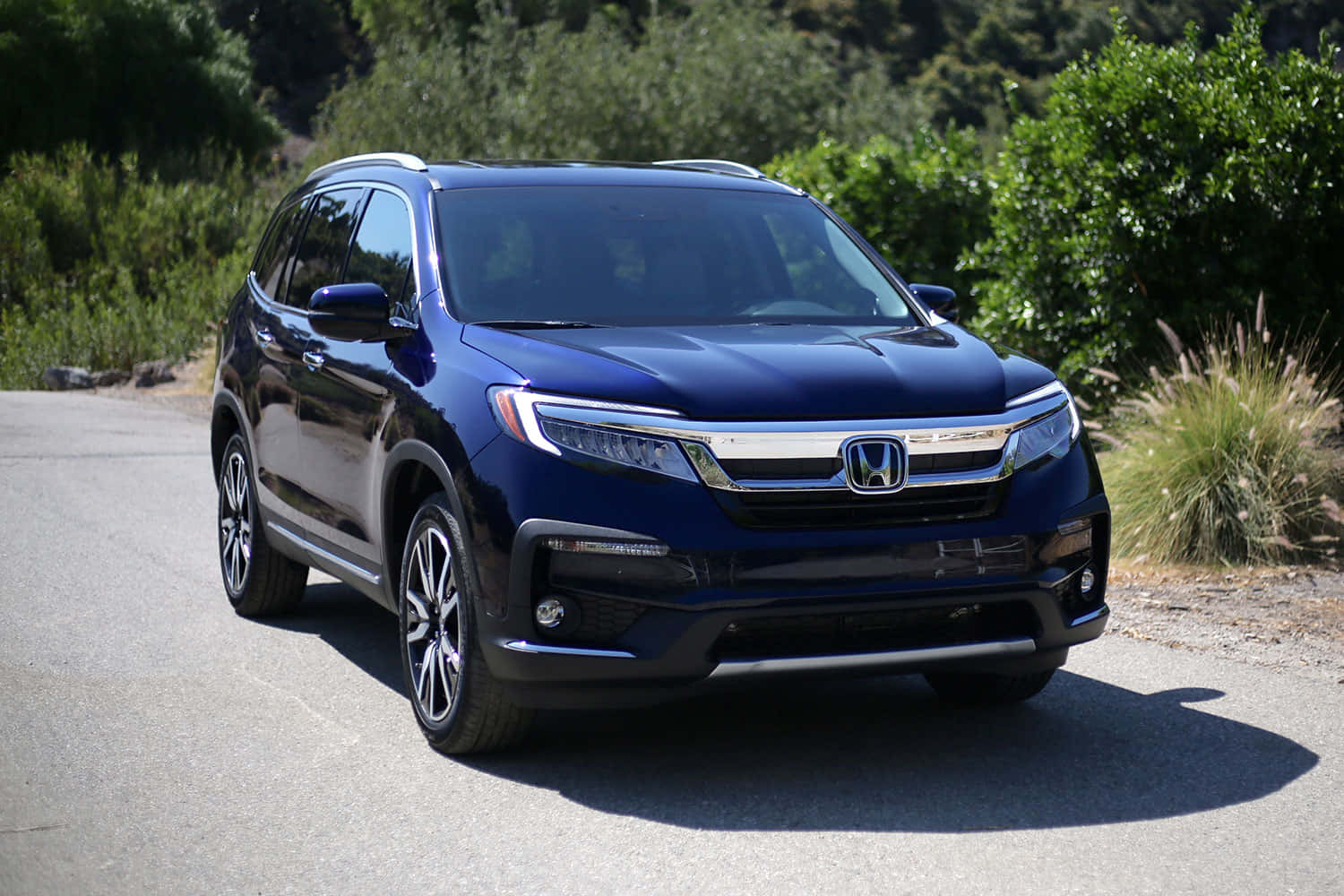 Sleek And Stylish Honda Pilot Suv Wallpaper