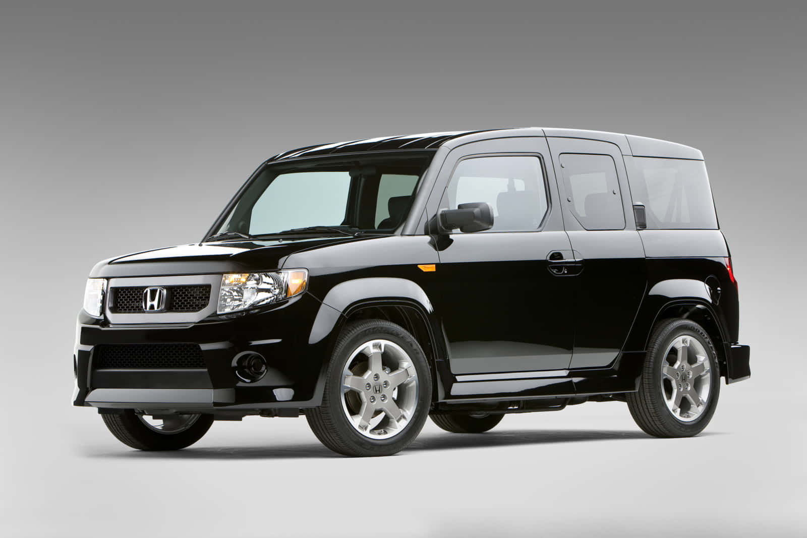 Sleek Honda Element On A Scenic Trail Wallpaper