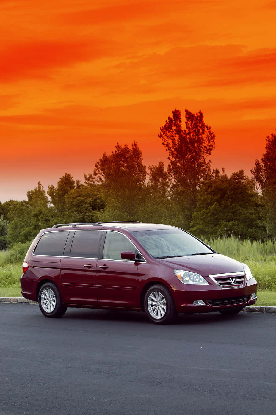 Sleek Honda Odyssey In A Picturesque Setting Wallpaper