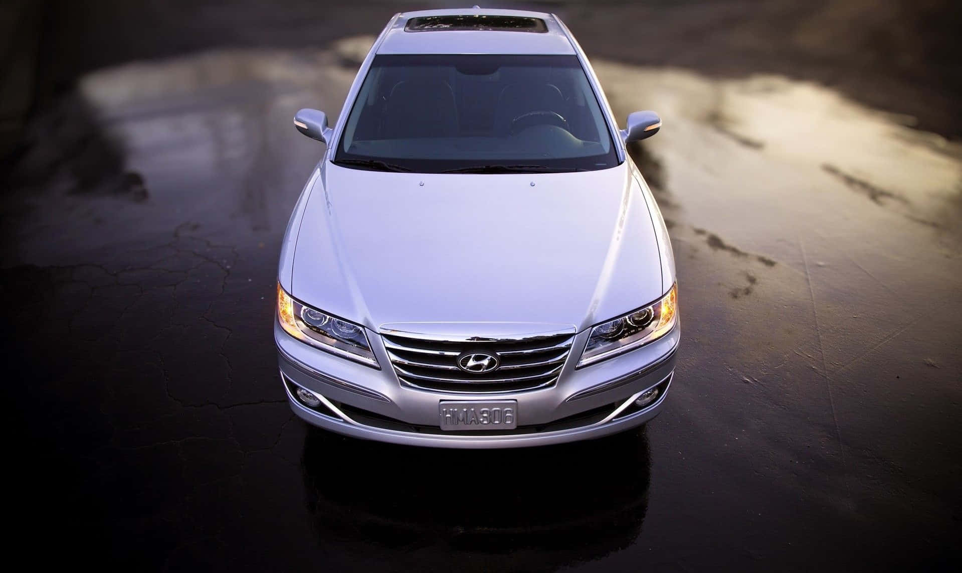 Sleek Hyundai Azera In Urban Setting Wallpaper