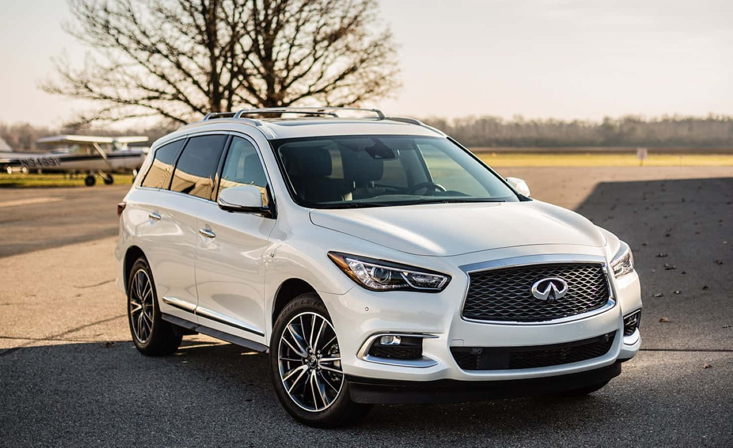 Sleek Infiniti Qx60 On The Road Wallpaper