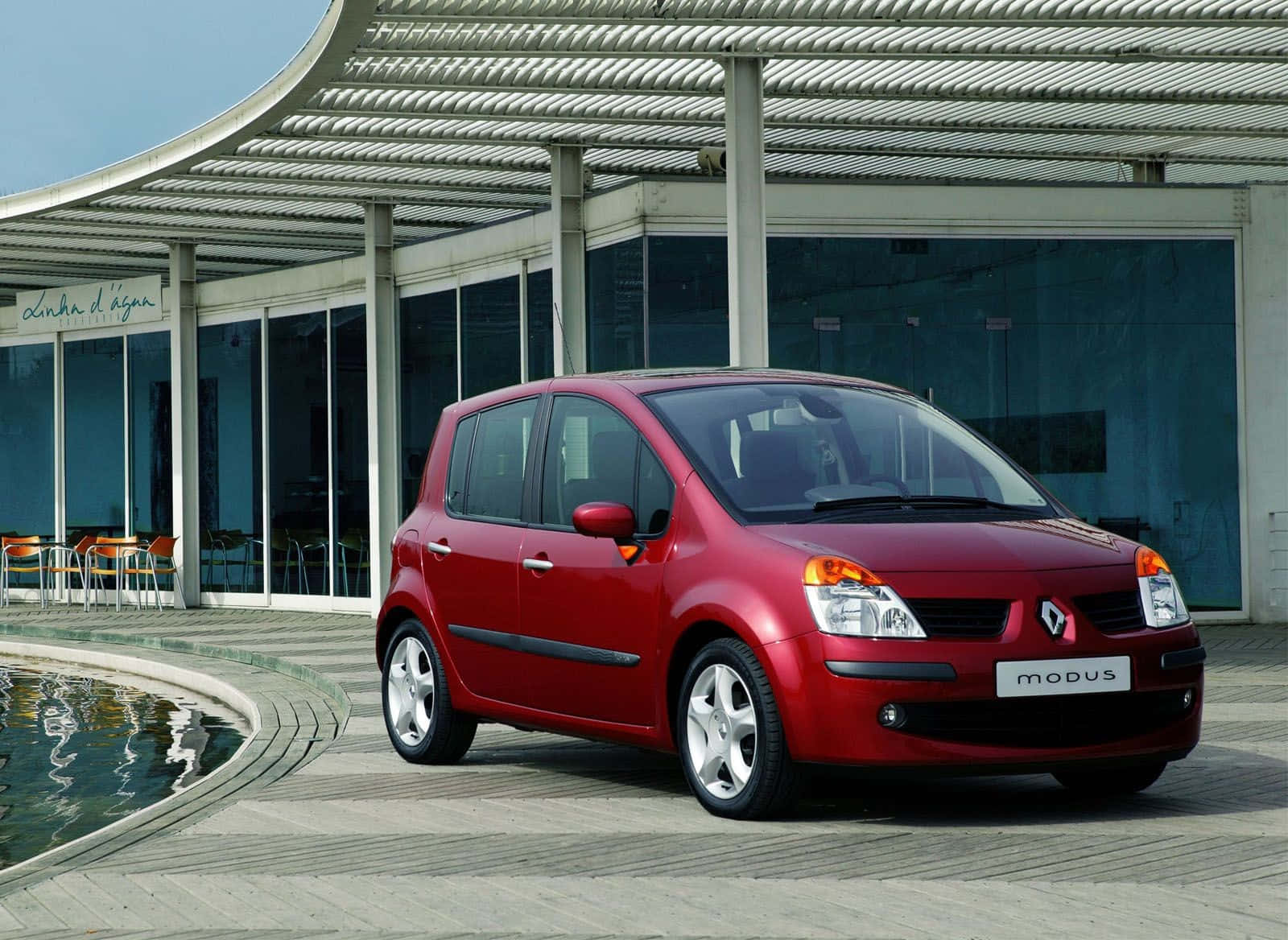 Sleek Renault Modus On The Road Wallpaper