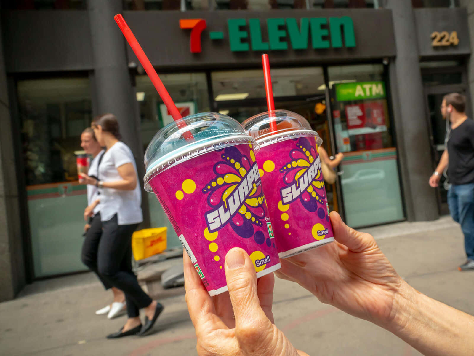 Slurpee Drinksat7 Eleven Storefront Wallpaper