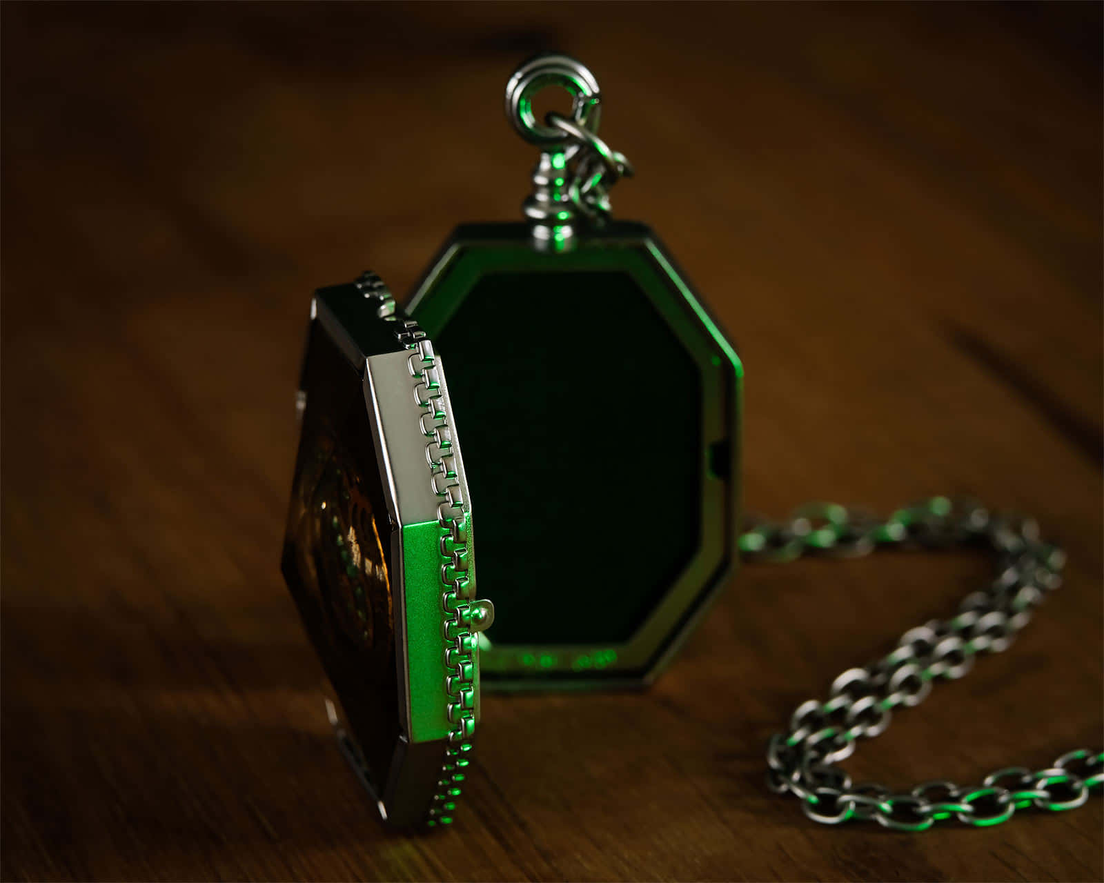 Slytherin's_ Locket_ Horcrux Wallpaper