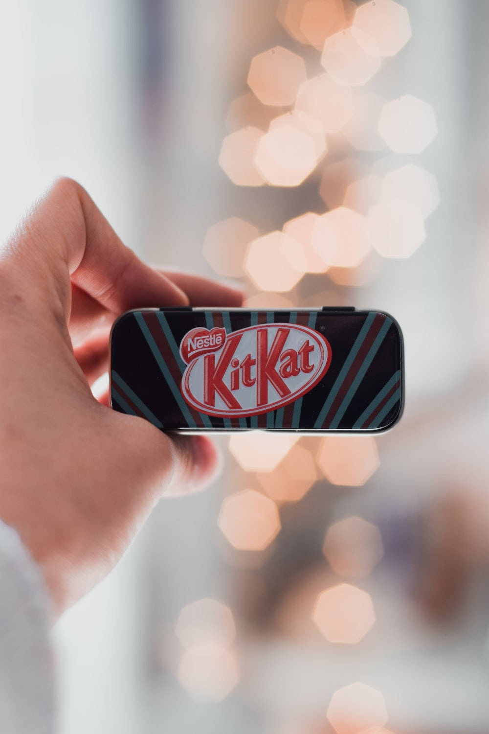 Small Tin Can Of Kit Kat Wallpaper