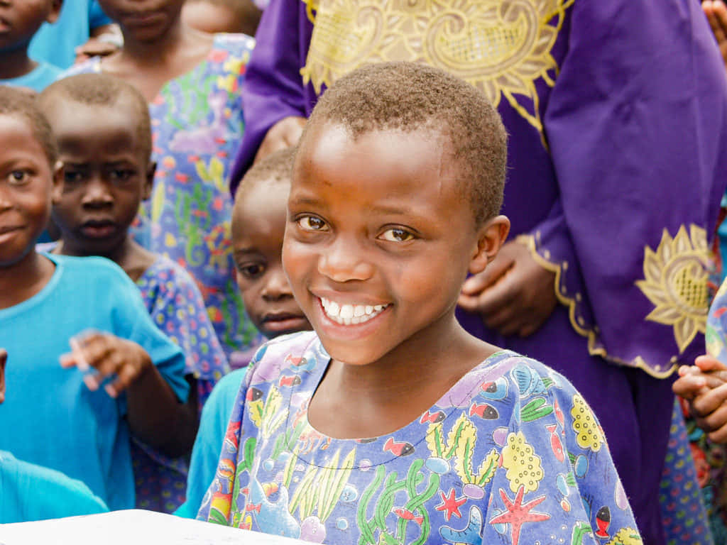 Smiling Childin Congolese Community Wallpaper